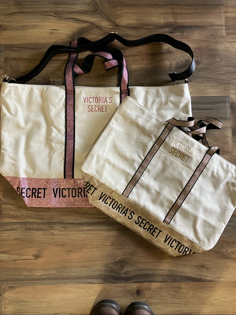 VICTORIA SECRET BUNDLE OF TOTES